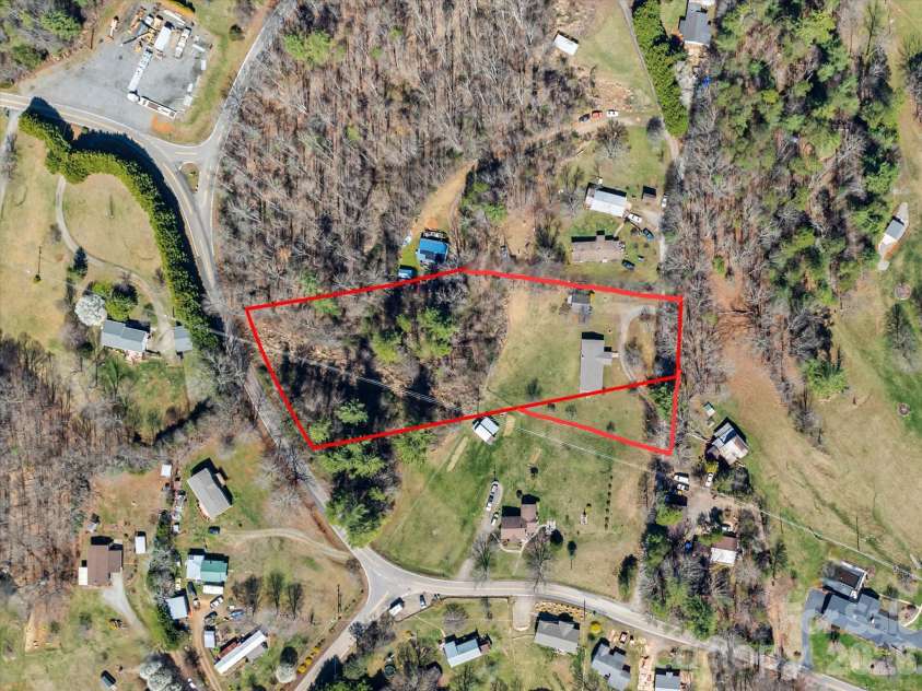 18 Ford Valley Road, Weaverville, NC 28787.  MLS# CAR4355103, YatesRealty ID 11338. 