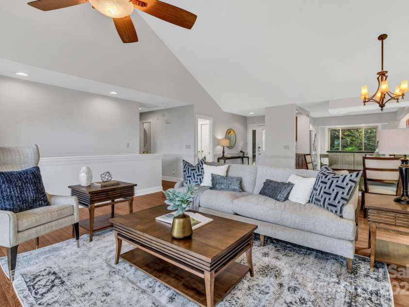 86 Distant View Drive, Asheville, NC 28803.  MLS# CAR4299899, YatesRealty ID 11339. 