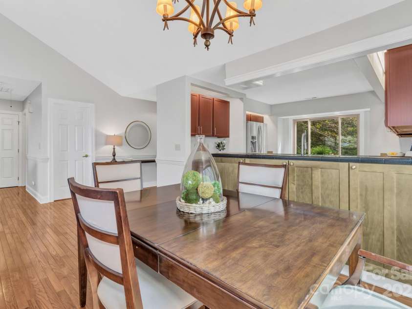 86 Distant View Drive, Asheville, NC 28803.  MLS# CAR4299899, YatesRealty ID 11339. 