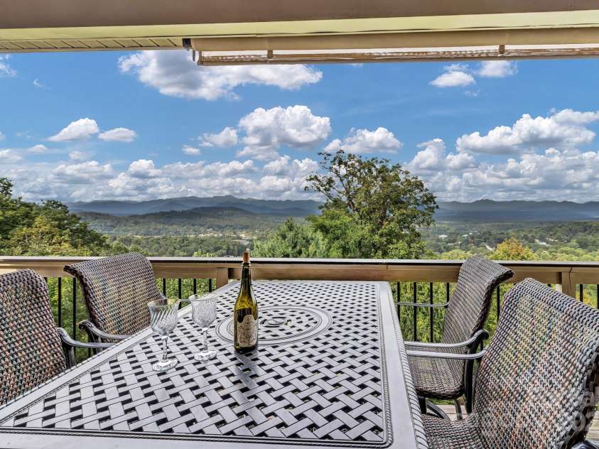 86 Distant View Drive, Asheville, NC 28803.  MLS# CAR4299899, YatesRealty ID 11339. Bark siding accents bring in a touch of nature. 