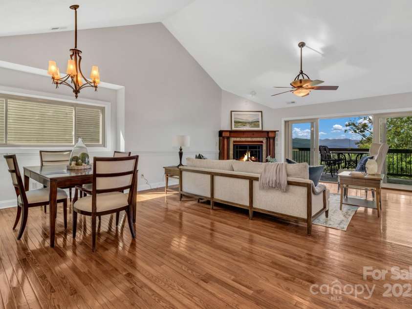 86 Distant View Drive, Asheville, NC 28803.  MLS# CAR4299899, YatesRealty ID 11339. Large living room allows for a multitude of options for your furniture. 