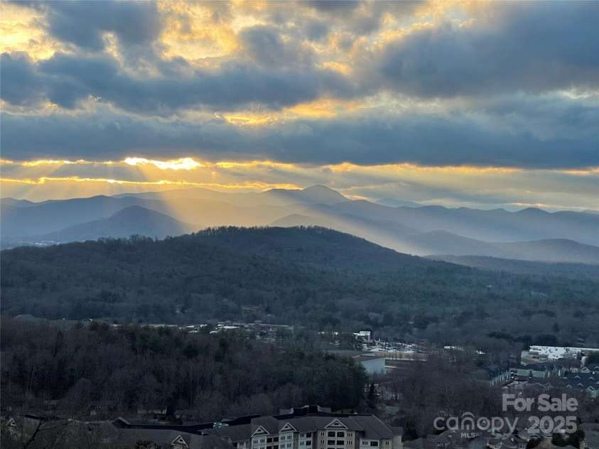 86 Distant View Drive, Asheville, NC 28803.  MLS# CAR4299899, YatesRealty ID 11339. Level driveway with a 2 car garage allowing main level access to the home. 