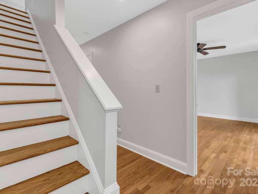 86 Distant View Drive, Asheville, NC 28803.  MLS# CAR4299899, YatesRealty ID 11339. Lower level full bath