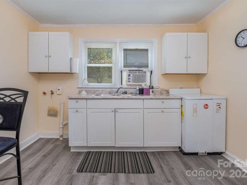 422 Wilson Street, Mount Holly, NC 28120.  MLS# CAR4272159, YatesRealty ID 1134. 422 Wilson interior