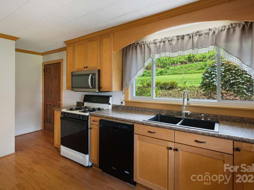 474 Smith Creek Road, Mars Hill, NC 28754.  MLS# CAR4293707, YatesRealty ID 11340. Well Maintained 2 BR 1 BA