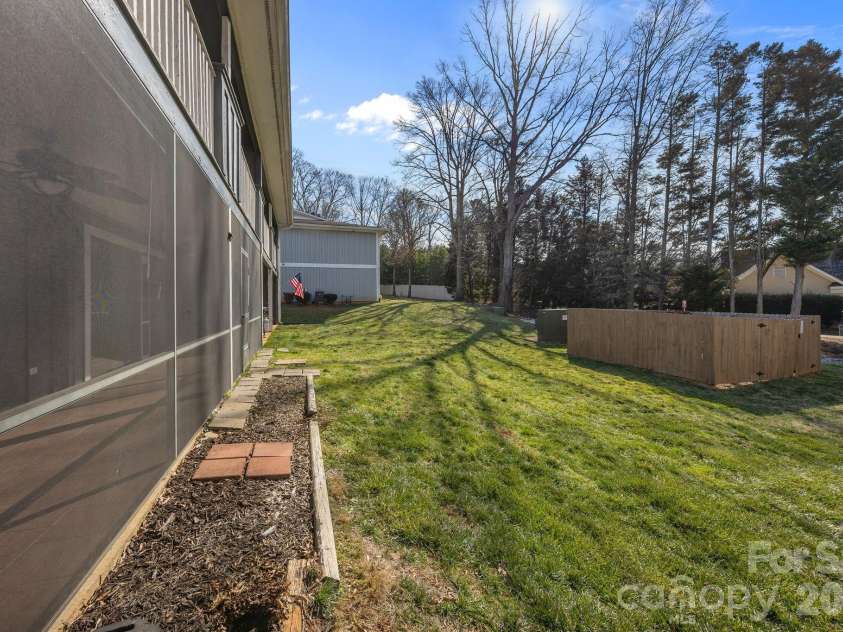 7602 Woods Lane, Cornelius, NC 28031.  MLS# CAR4345372, YatesRealty ID 11343. 