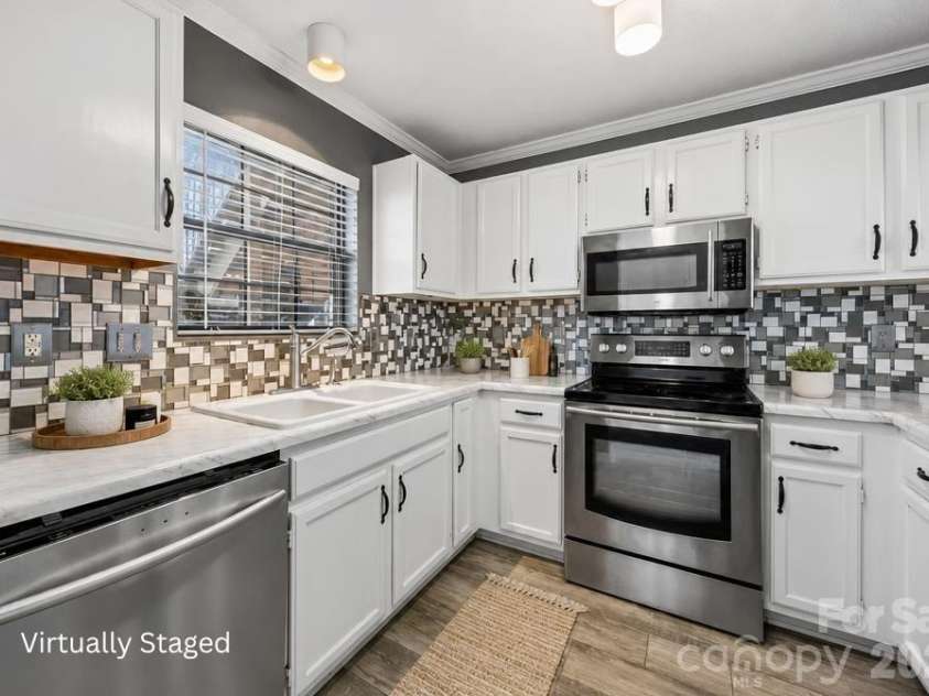 7602 Woods Lane, Cornelius, NC 28031.  MLS# CAR4345372, YatesRealty ID 11343. 