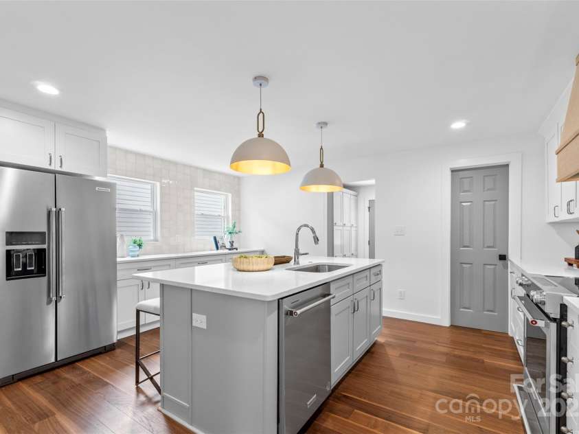 1314 Ordermore Avenue, Charlotte, NC 28203.  MLS# CAR4276933, YatesRealty ID 11345. 
