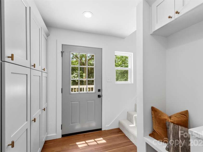 1314 Ordermore Avenue, Charlotte, NC 28203.  MLS# CAR4276933, YatesRealty ID 11345. 