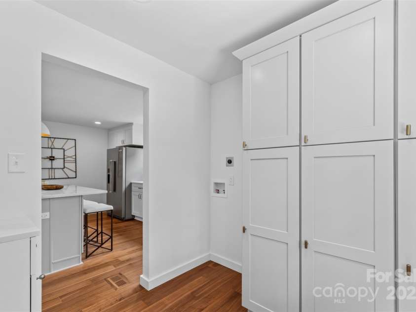 1314 Ordermore Avenue, Charlotte, NC 28203.  MLS# CAR4276933, YatesRealty ID 11345. 