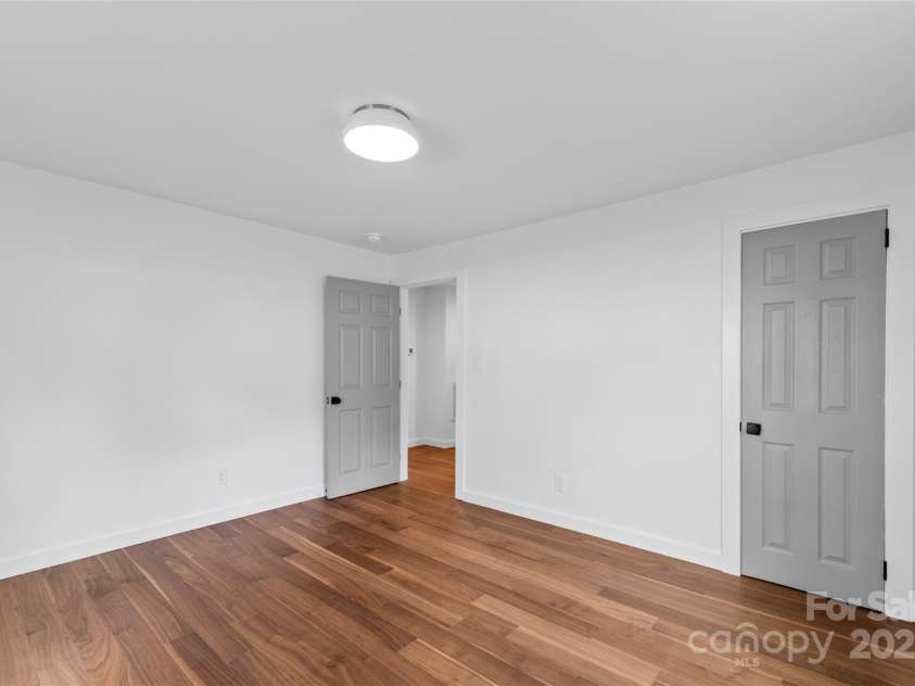 1314 Ordermore Avenue, Charlotte, NC 28203.  MLS# CAR4276933, YatesRealty ID 11345. 