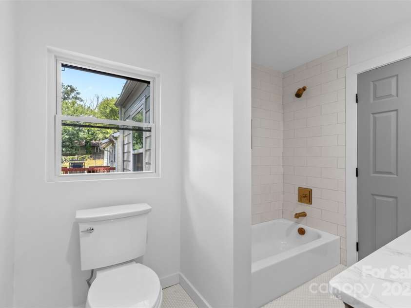 1314 Ordermore Avenue, Charlotte, NC 28203.  MLS# CAR4276933, YatesRealty ID 11345. 