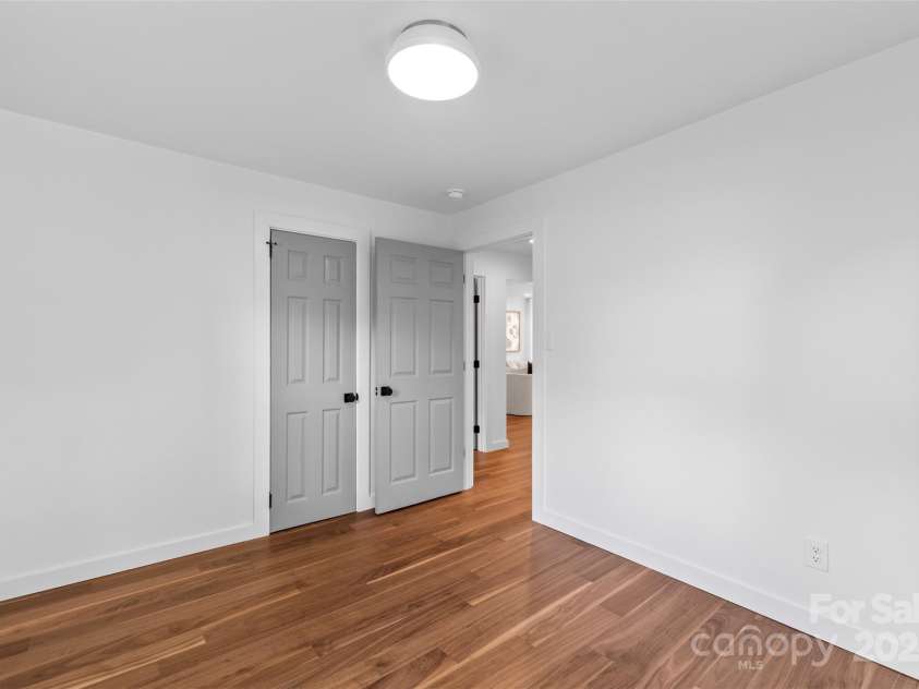 1314 Ordermore Avenue, Charlotte, NC 28203.  MLS# CAR4276933, YatesRealty ID 11345. 
