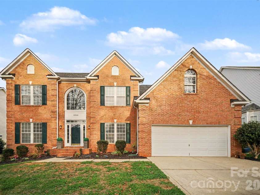 15548 Donnington Drive, Charlotte, NC 28277.  MLS# CAR4345933, YatesRealty ID 11345. 