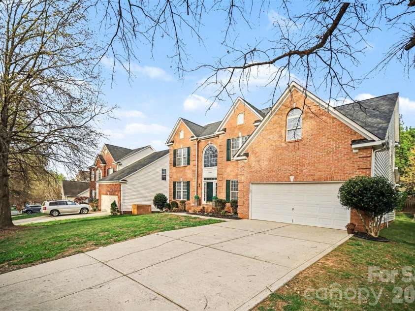 15548 Donnington Drive, Charlotte, NC 28277.  MLS# CAR4345933, YatesRealty ID 11345. 