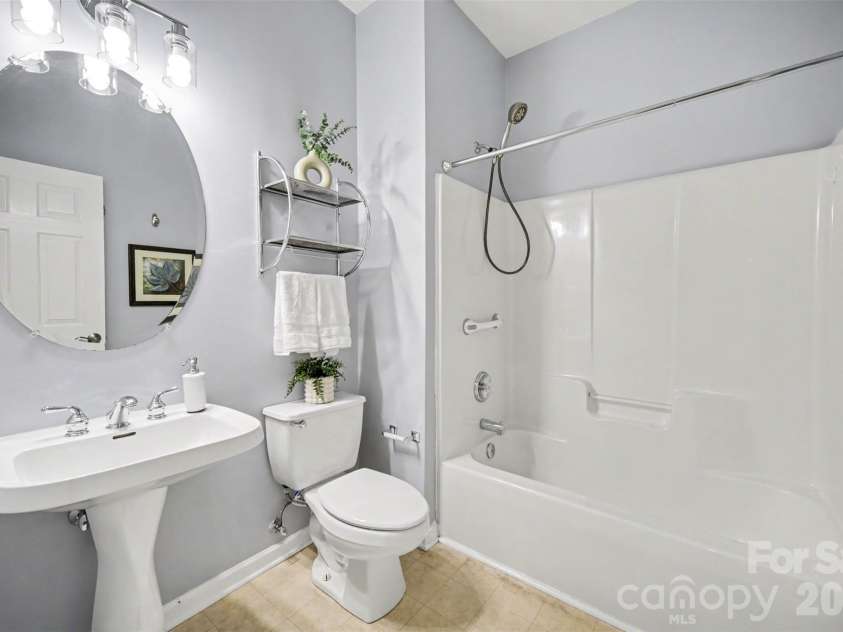 15548 Donnington Drive, Charlotte, NC 28277.  MLS# CAR4345933, YatesRealty ID 11345. 