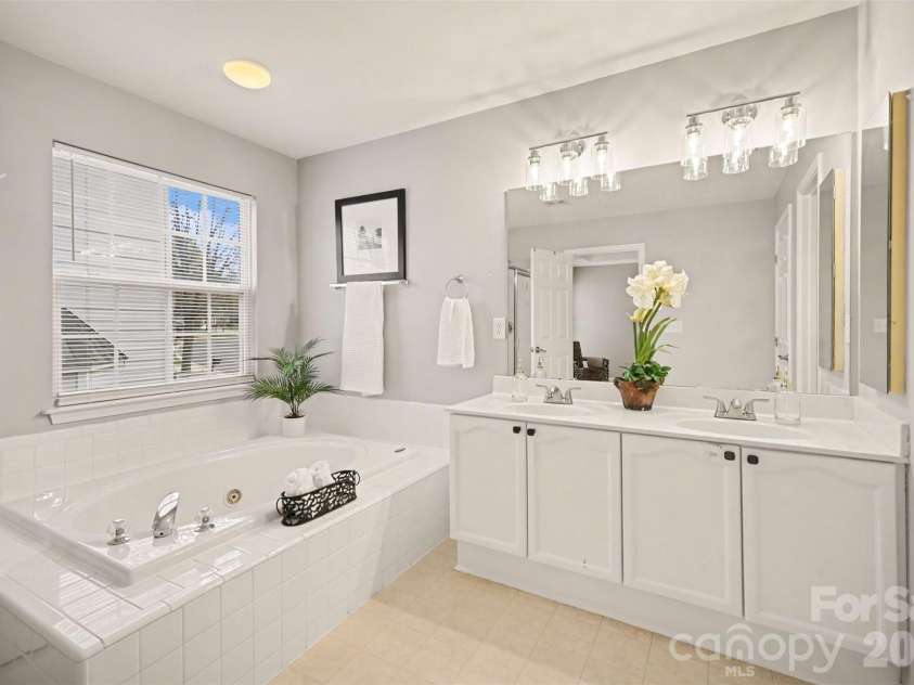 15548 Donnington Drive, Charlotte, NC 28277.  MLS# CAR4345933, YatesRealty ID 11345. 
