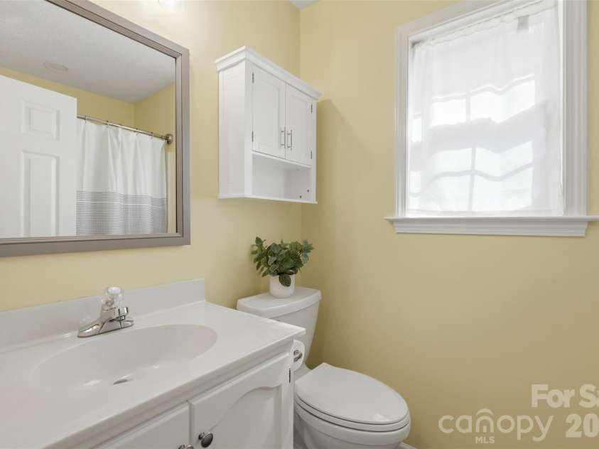 140 Silver Birch Lane, Mount Holly, NC 28120.  MLS# CAR4366403, YatesRealty ID 11347. 