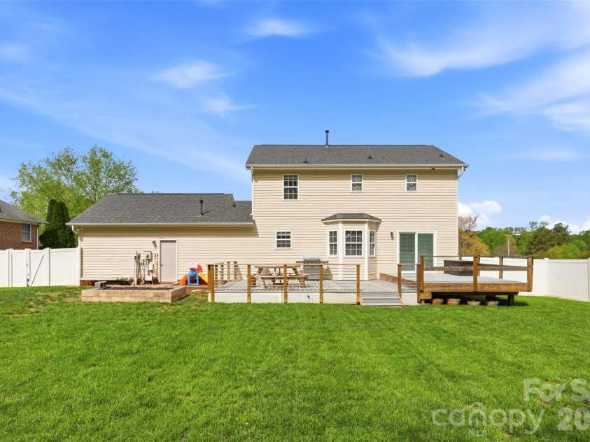 140 Silver Birch Lane, Mount Holly, NC 28120.  MLS# CAR4366403, YatesRealty ID 11347. 