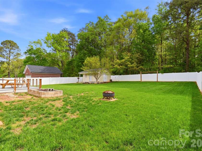 140 Silver Birch Lane, Mount Holly, NC 28120.  MLS# CAR4366403, YatesRealty ID 11347. 