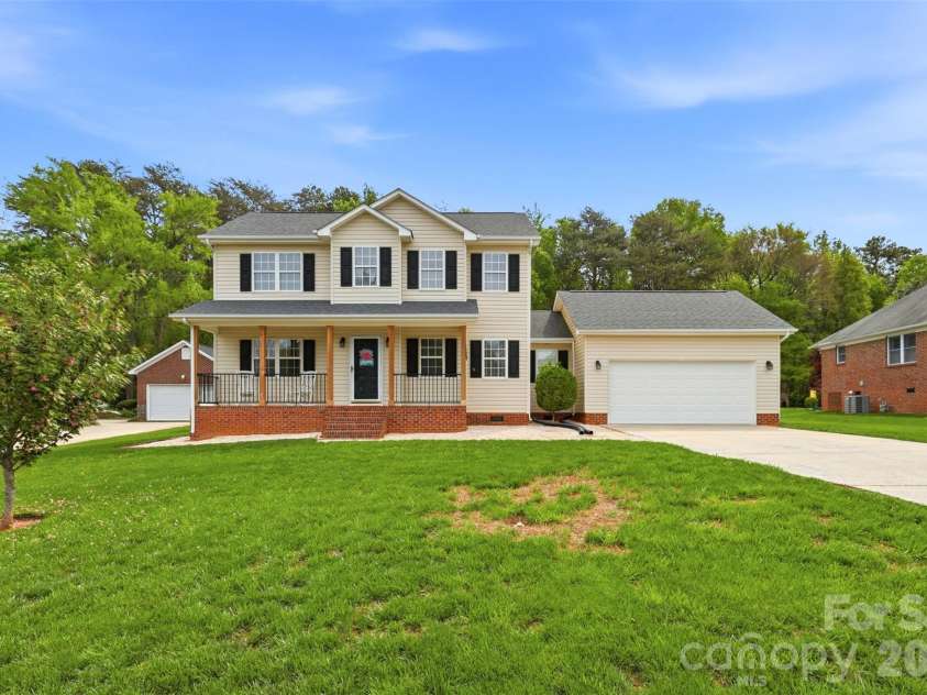 140 Silver Birch Lane, Mount Holly, NC 28120.  MLS# CAR4366403, YatesRealty ID 11347. 