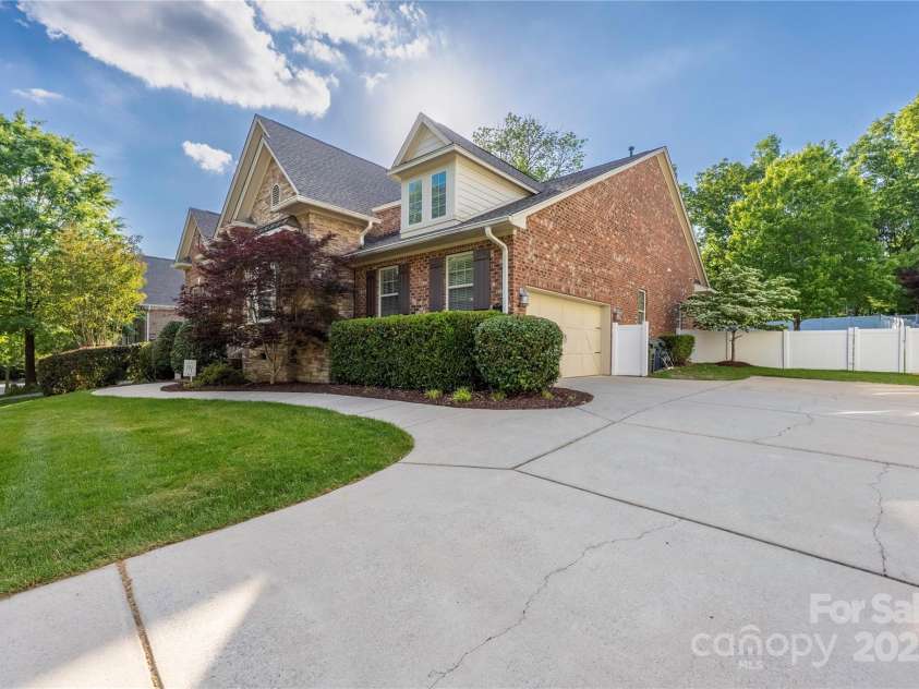 15024 Old Vermillion Drive, Huntersville, NC 28078.  MLS# CAR4267682, YatesRealty ID 11347. 