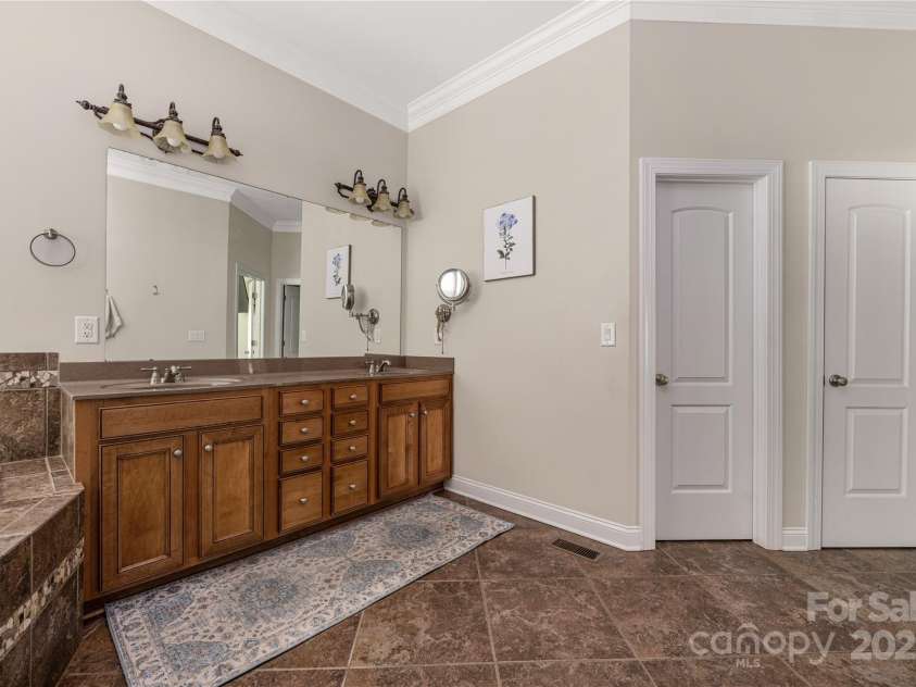 15024 Old Vermillion Drive, Huntersville, NC 28078.  MLS# CAR4267682, YatesRealty ID 11347. 