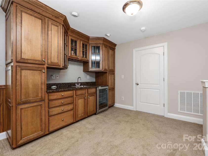 15024 Old Vermillion Drive, Huntersville, NC 28078.  MLS# CAR4267682, YatesRealty ID 11347. 