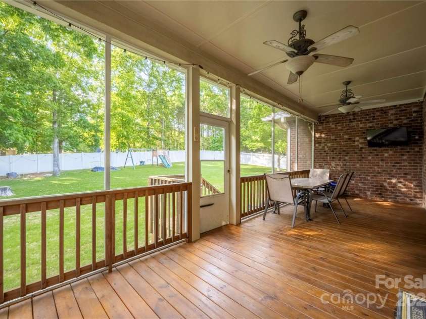 15024 Old Vermillion Drive, Huntersville, NC 28078.  MLS# CAR4267682, YatesRealty ID 11347. 