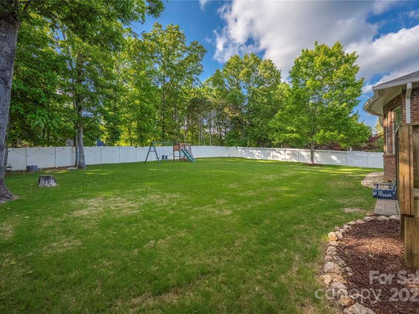 15024 Old Vermillion Drive, Huntersville, NC 28078.  MLS# CAR4267682, YatesRealty ID 11347. 