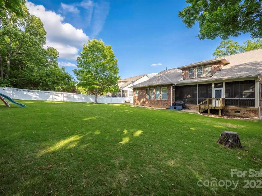 15024 Old Vermillion Drive, Huntersville, NC 28078.  MLS# CAR4267682, YatesRealty ID 11347. 