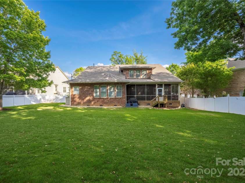 15024 Old Vermillion Drive, Huntersville, NC 28078.  MLS# CAR4267682, YatesRealty ID 11347. 