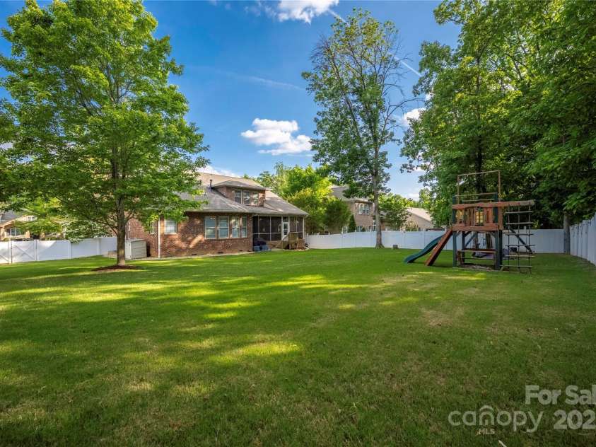 15024 Old Vermillion Drive, Huntersville, NC 28078.  MLS# CAR4267682, YatesRealty ID 11347. 