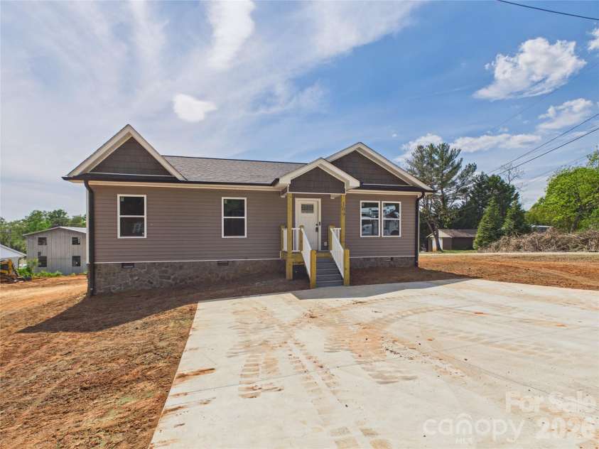 109 Short Street, Granite Falls, NC 28630.  MLS# CAR4369422, YatesRealty ID 11348. 