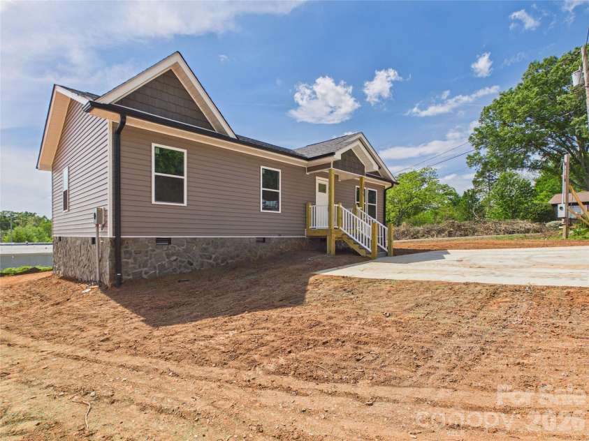 109 Short Street, Granite Falls, NC 28630.  MLS# CAR4369422, YatesRealty ID 11348. 