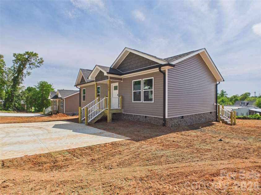 109 Short Street, Granite Falls, NC 28630.  MLS# CAR4369422, YatesRealty ID 11348. 
