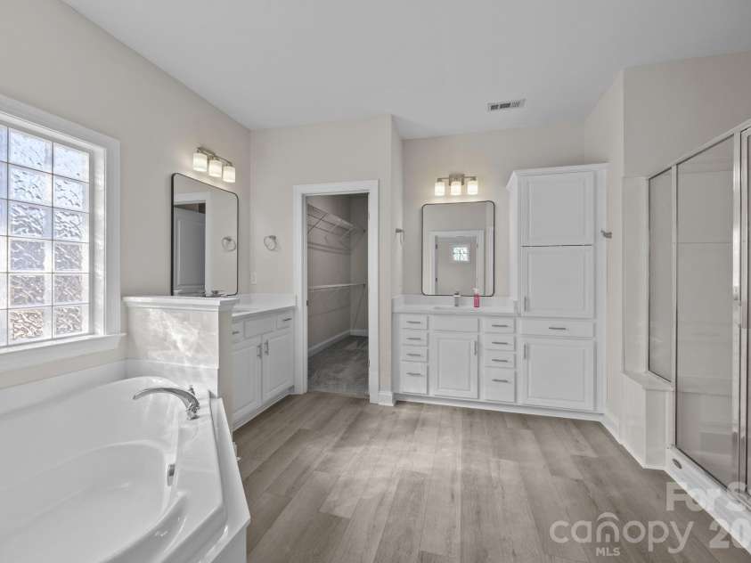9429 Ridgeforest Drive, Charlotte, NC 28277.  MLS# CAR4337746, YatesRealty ID 11349. 