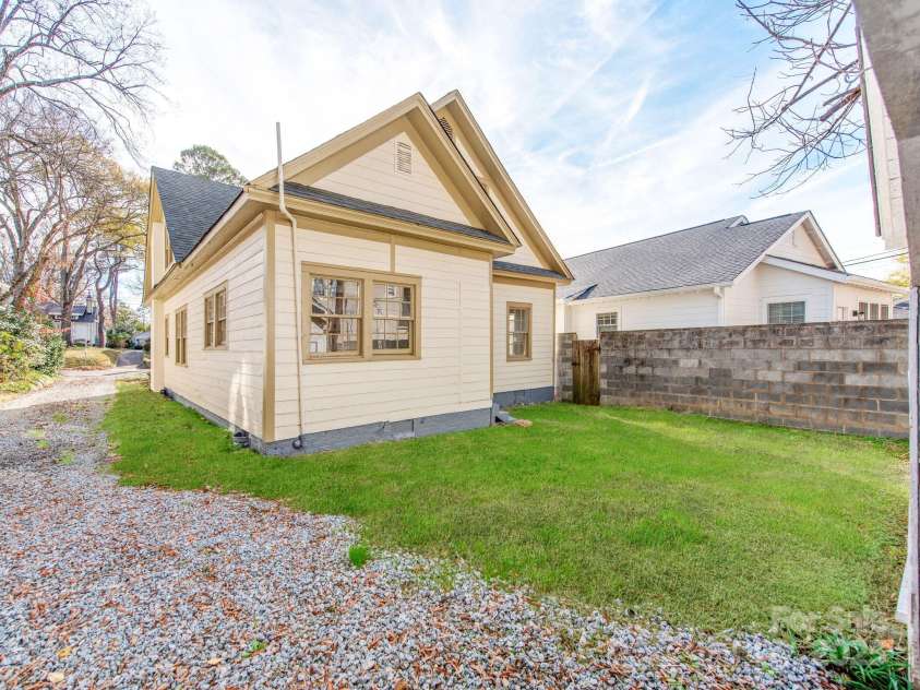 518 5th Avenue, Gastonia, NC 28052.  MLS# CAR4328193, YatesRealty ID 1135. 