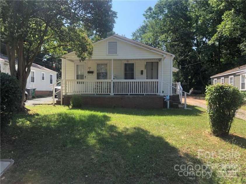 424 Skyland Avenue, Charlotte, NC 28205.  MLS# CAR4250697, YatesRealty ID 11352. 424-426