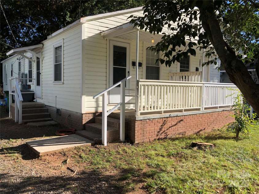 424 Skyland Avenue, Charlotte, NC 28205.  MLS# CAR4250697, YatesRealty ID 11352. 426