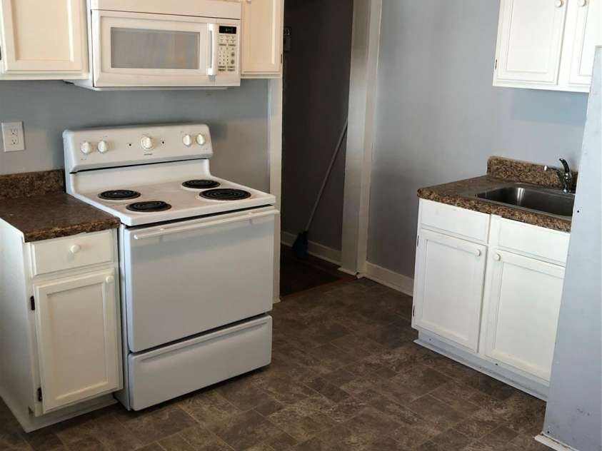 424 Skyland Avenue, Charlotte, NC 28205.  MLS# CAR4250697, YatesRealty ID 11352. 426