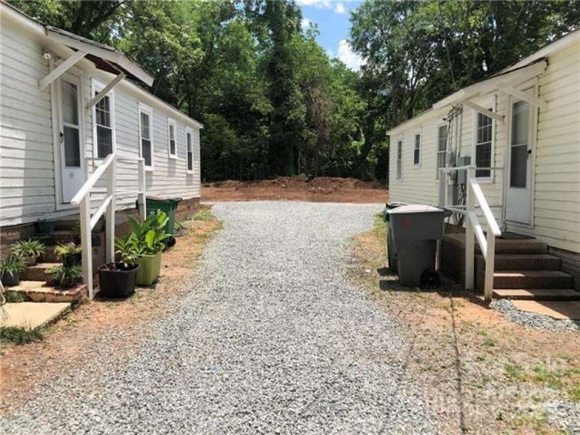 424 Skyland Avenue, Charlotte, NC 28205.  MLS# CAR4250697, YatesRealty ID 11352. 