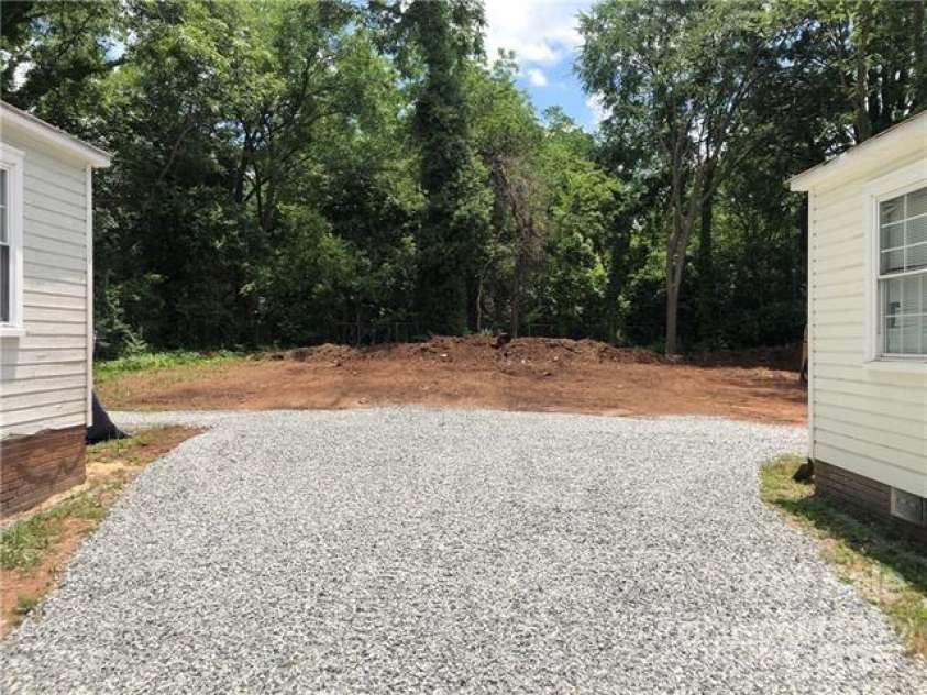 424 Skyland Avenue, Charlotte, NC 28205.  MLS# CAR4250697, YatesRealty ID 11352. 
