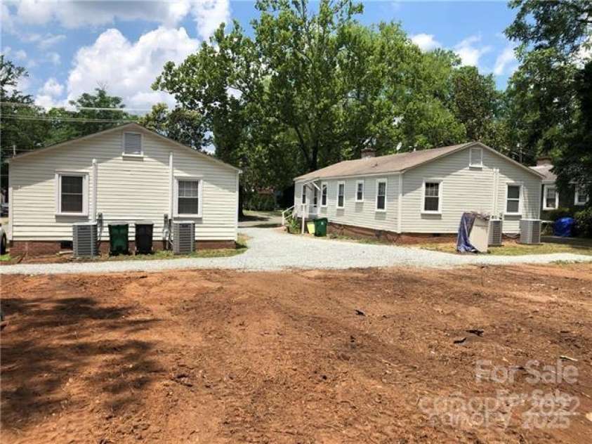 424 Skyland Avenue, Charlotte, NC 28205.  MLS# CAR4250697, YatesRealty ID 11352. 