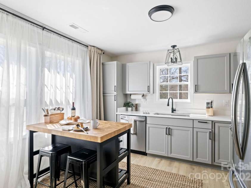 192 Duckworth Avenue, Brevard, NC 28712.  MLS# CAR4253058, YatesRealty ID 11354. 