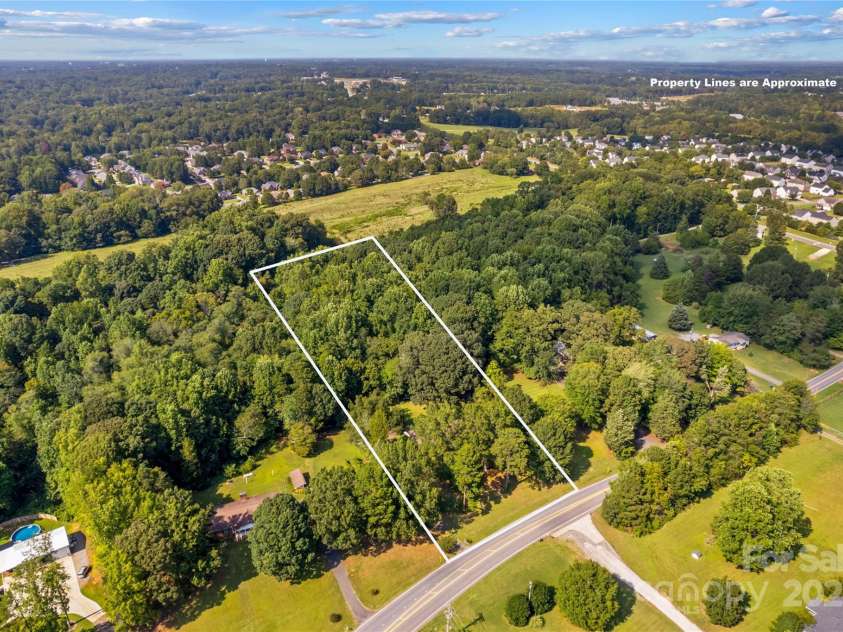 265 Rocky River Road, Mooresville, NC 28115.  MLS# CAR4313761, YatesRealty ID 11354. 