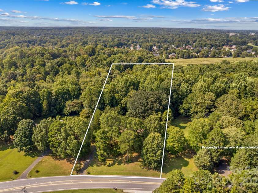 265 Rocky River Road, Mooresville, NC 28115.  MLS# CAR4313761, YatesRealty ID 11354. 