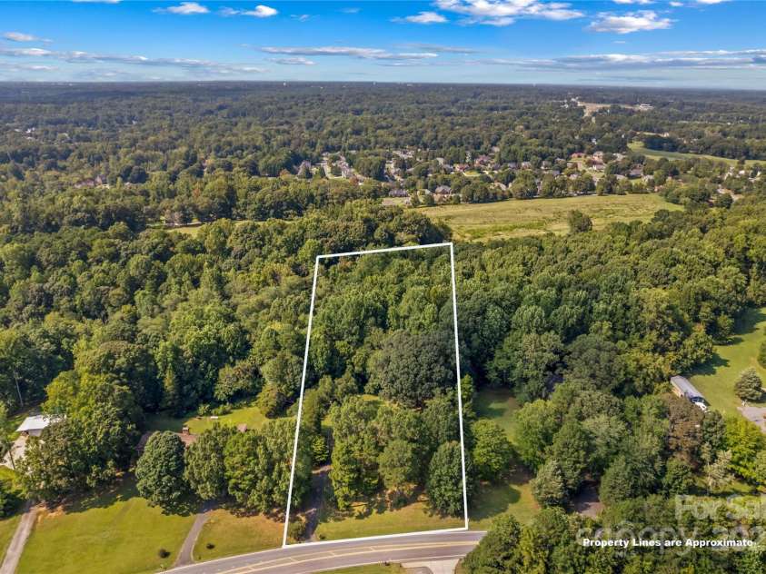 265 Rocky River Road, Mooresville, NC 28115.  MLS# CAR4313761, YatesRealty ID 11354. 