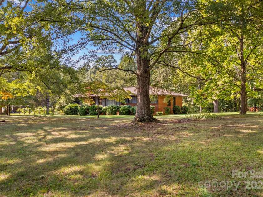 265 Rocky River Road, Mooresville, NC 28115.  MLS# CAR4313761, YatesRealty ID 11354. 