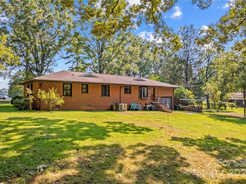 265 Rocky River Road, Mooresville, NC 28115.  MLS# CAR4313761, YatesRealty ID 11354. 